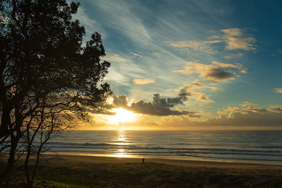 saltwater-shores-diamond-beach-sunrise-900-600