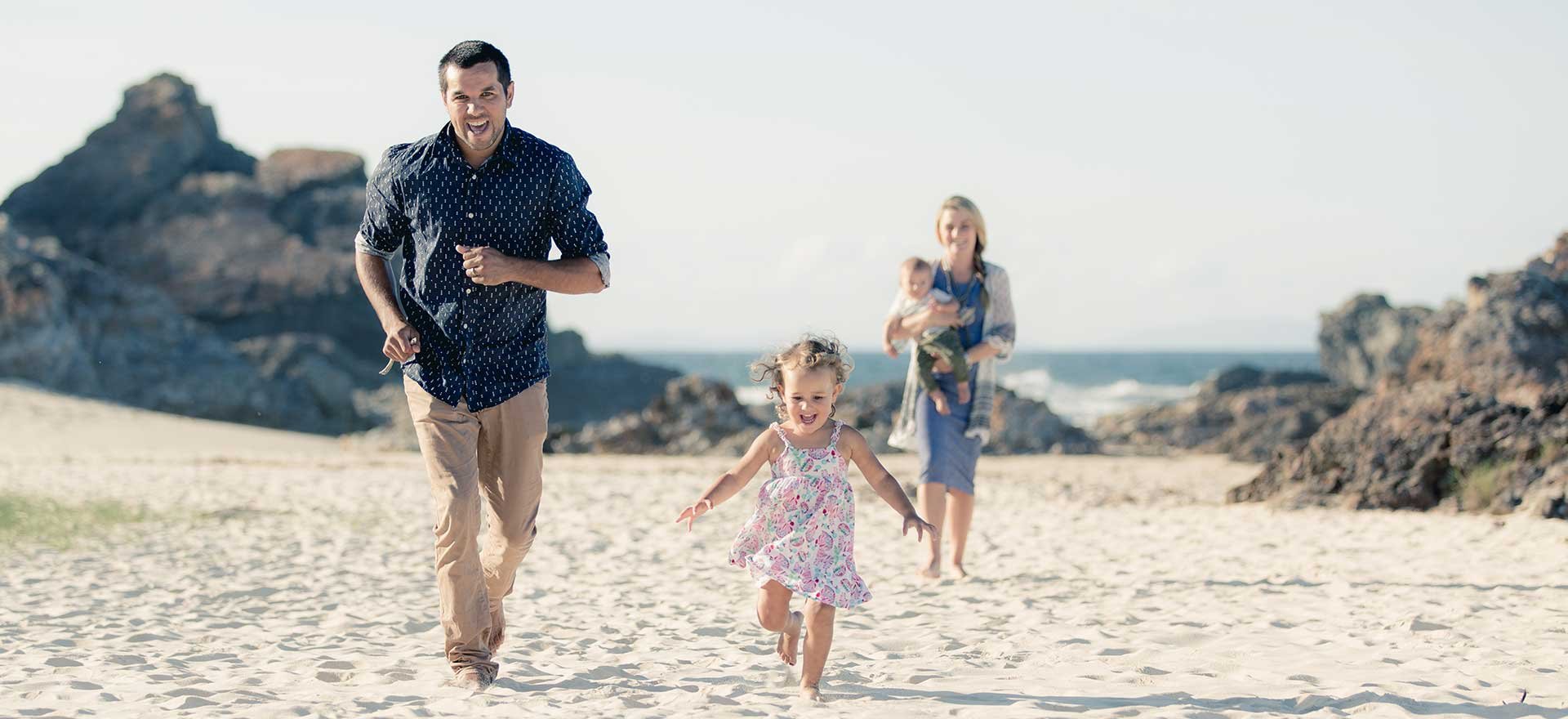 saltwater-shores-young-family-diamond-beach-1920-880